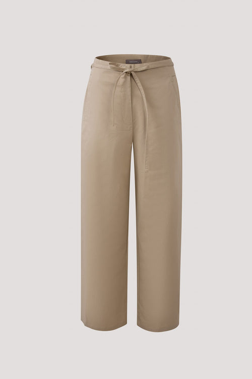 color:BEIGE