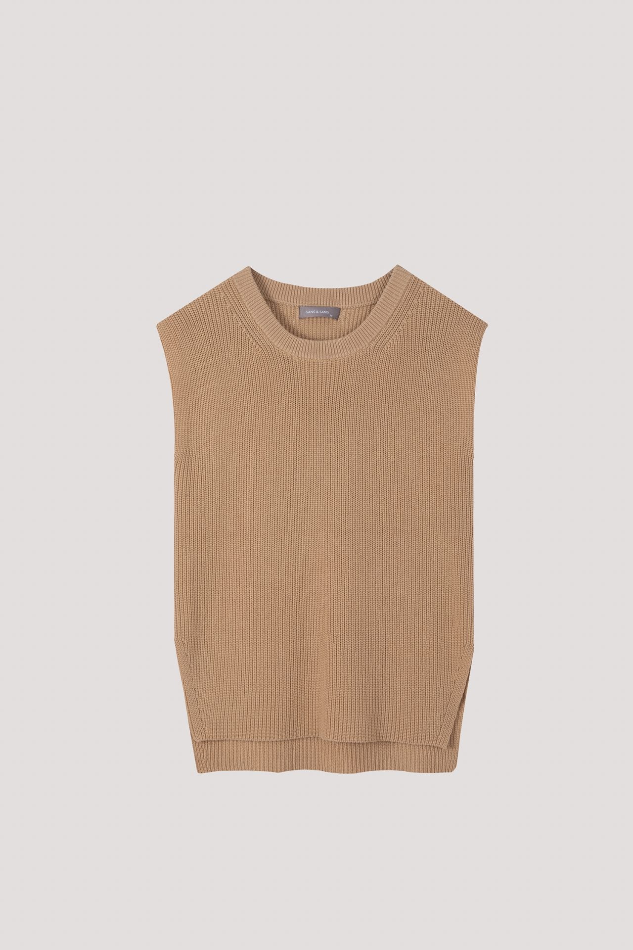 color:BEIGE