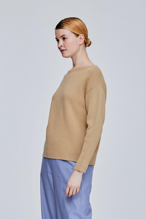 color:BEIGE