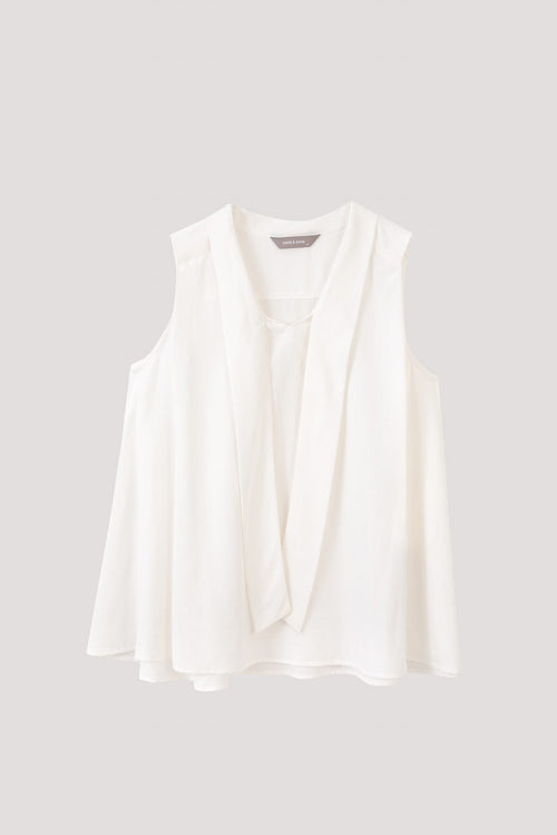 color:CREAM