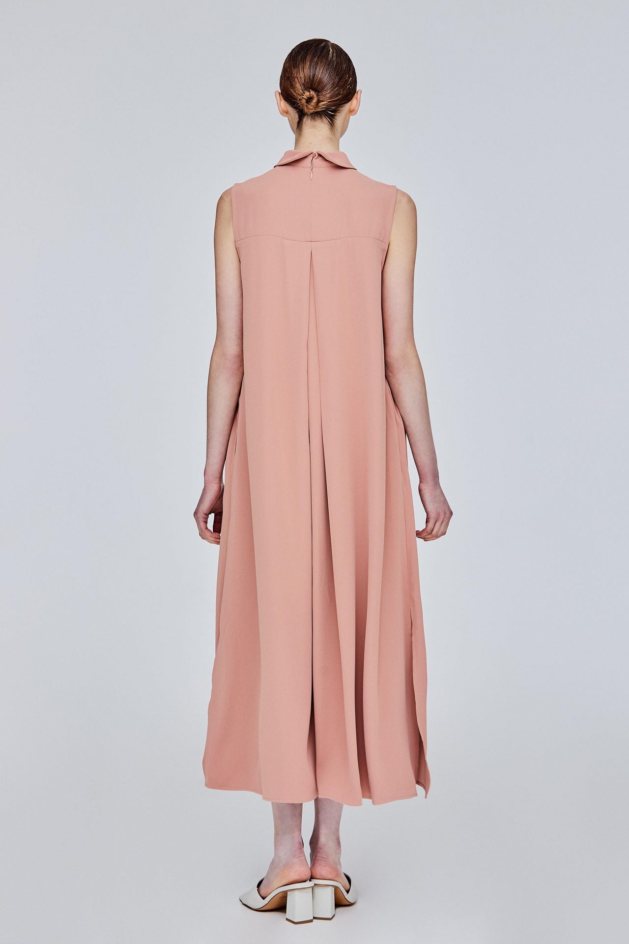 color:SALMON