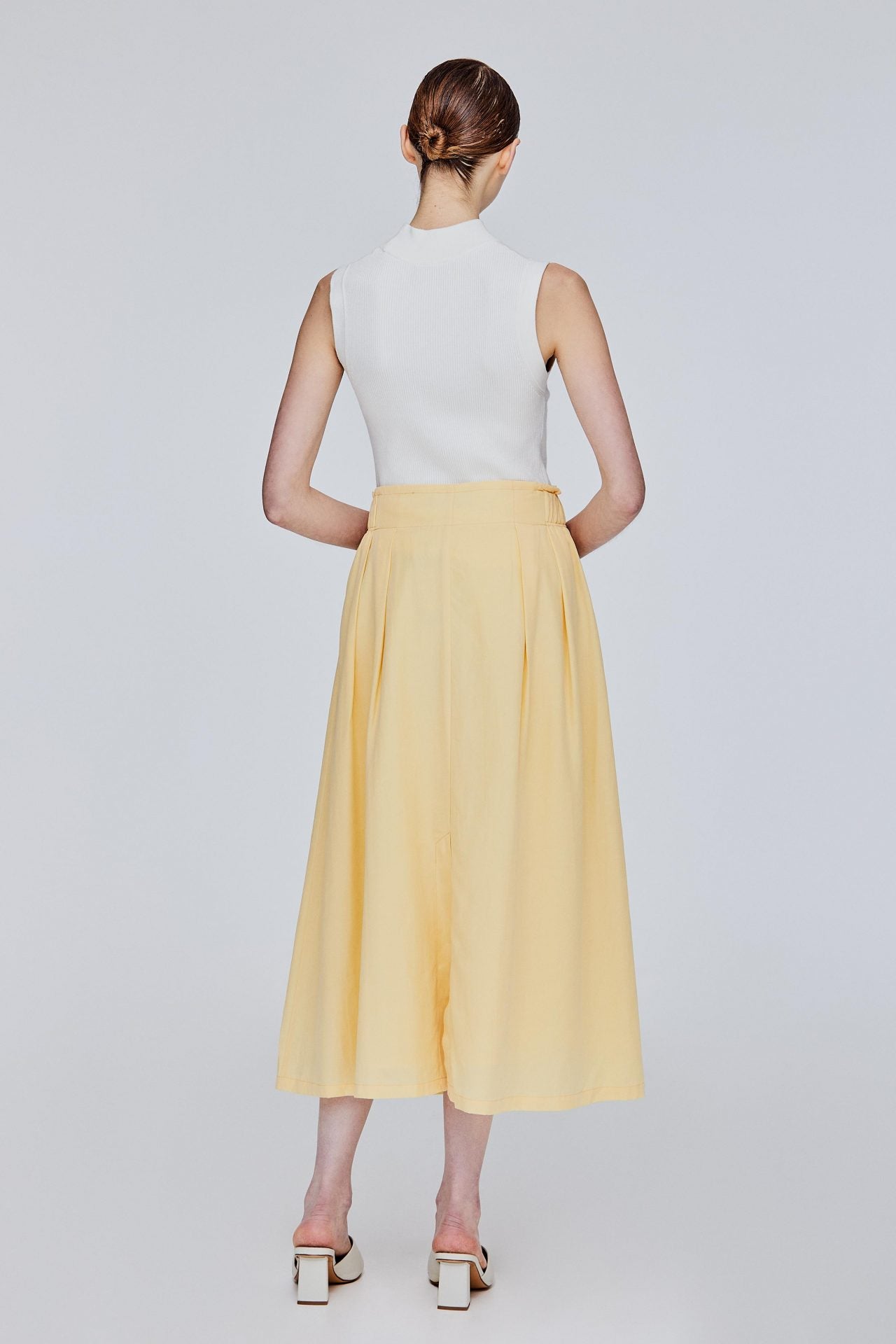 color:PALE YELLOW