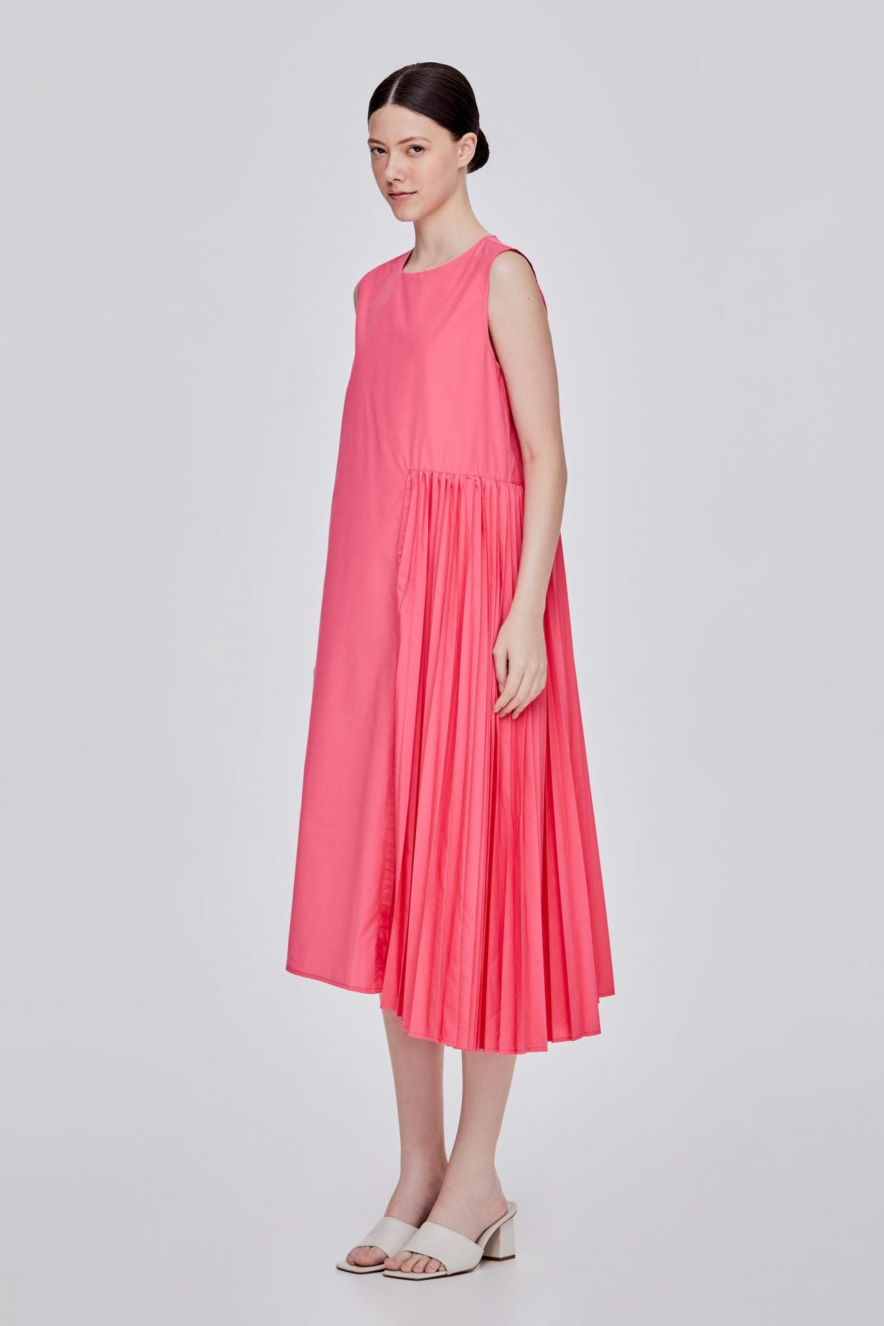 color:PINK