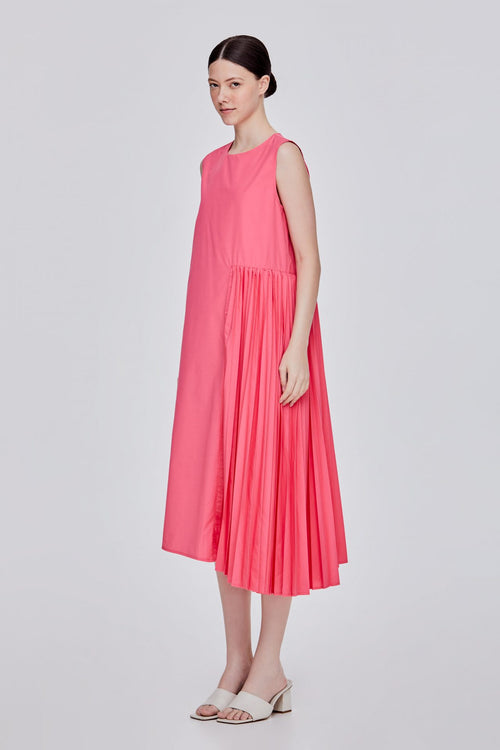 color:PINK