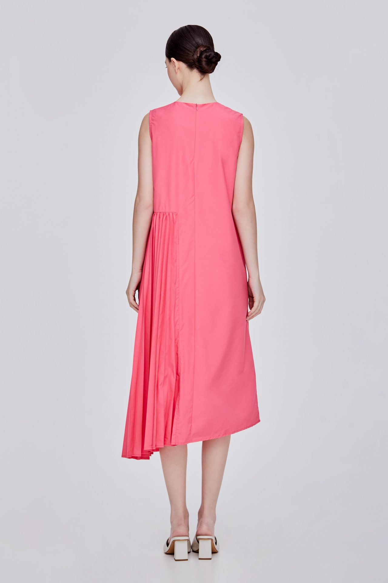 color:PINK