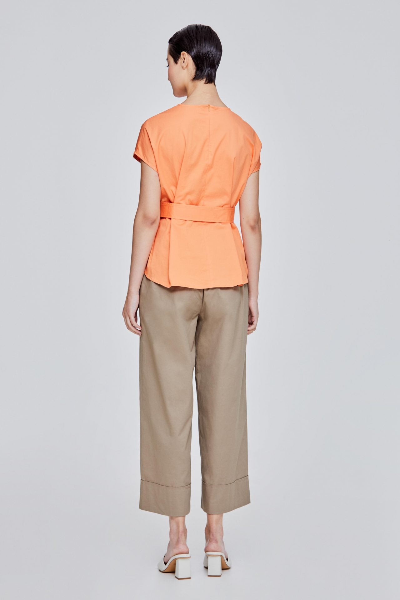 color:APRICOT
