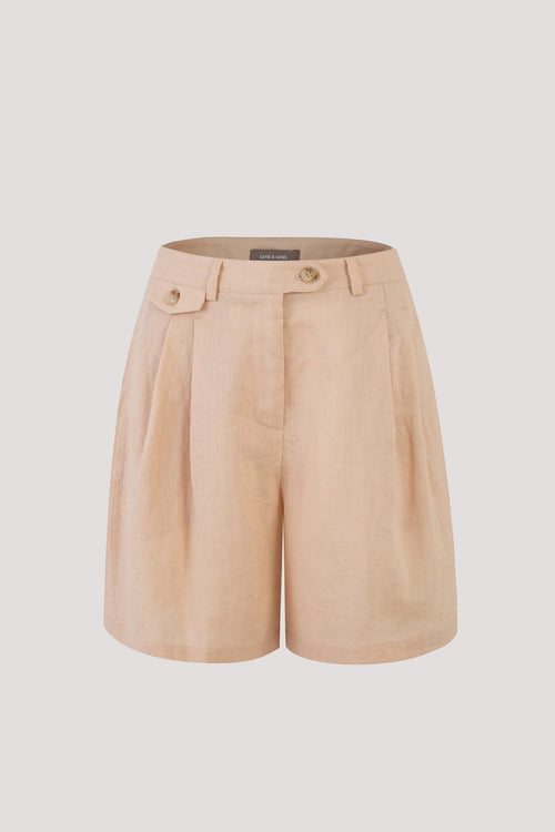 color:BEIGE