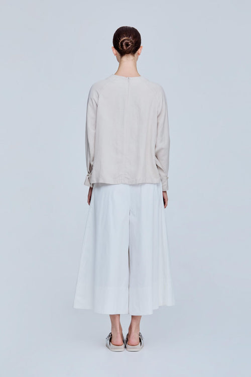 color:BEIGE