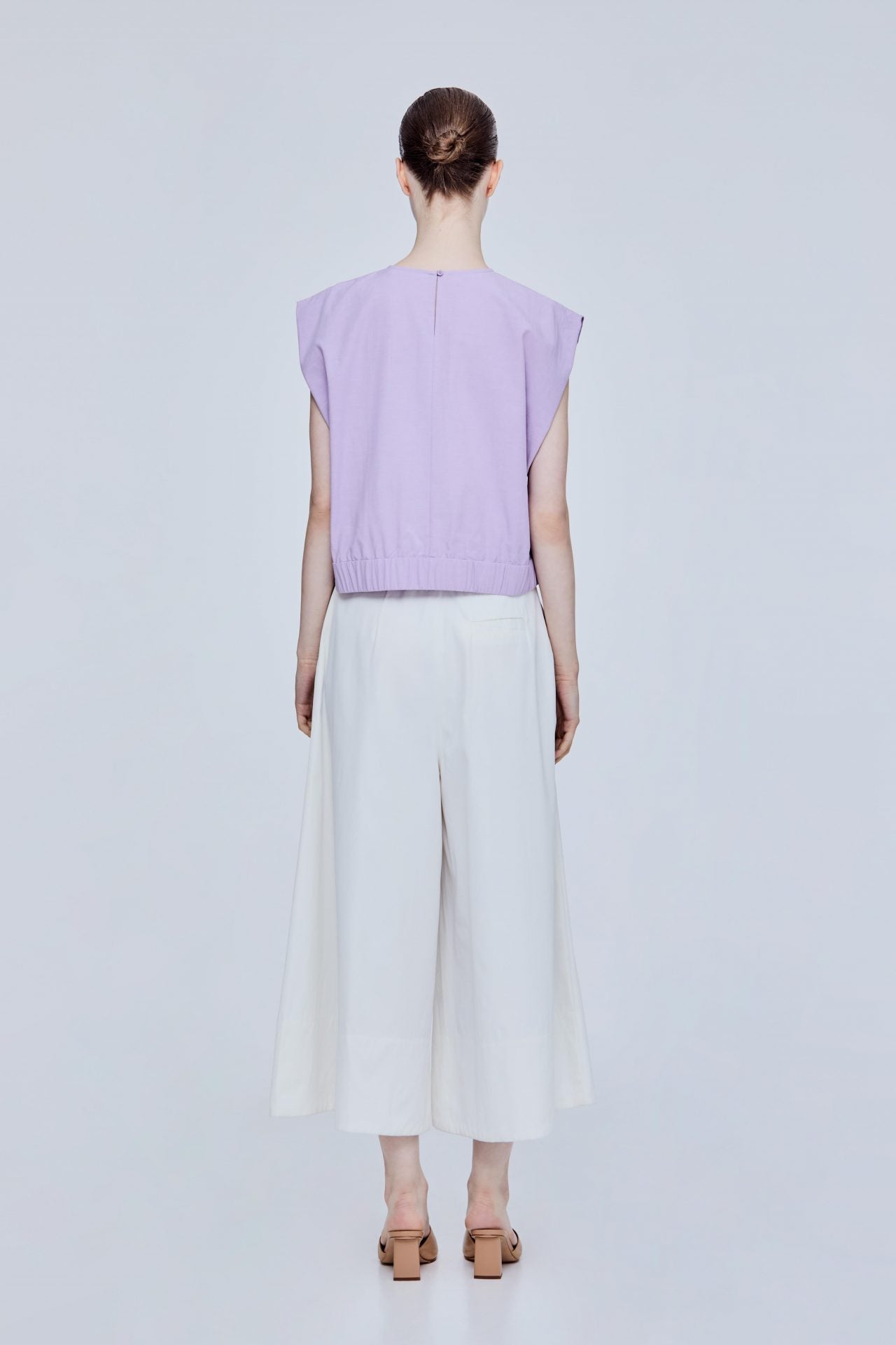 color:LAVENDER