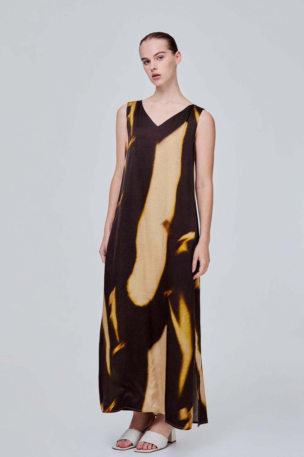 Pattern V-neckline Midi Dress