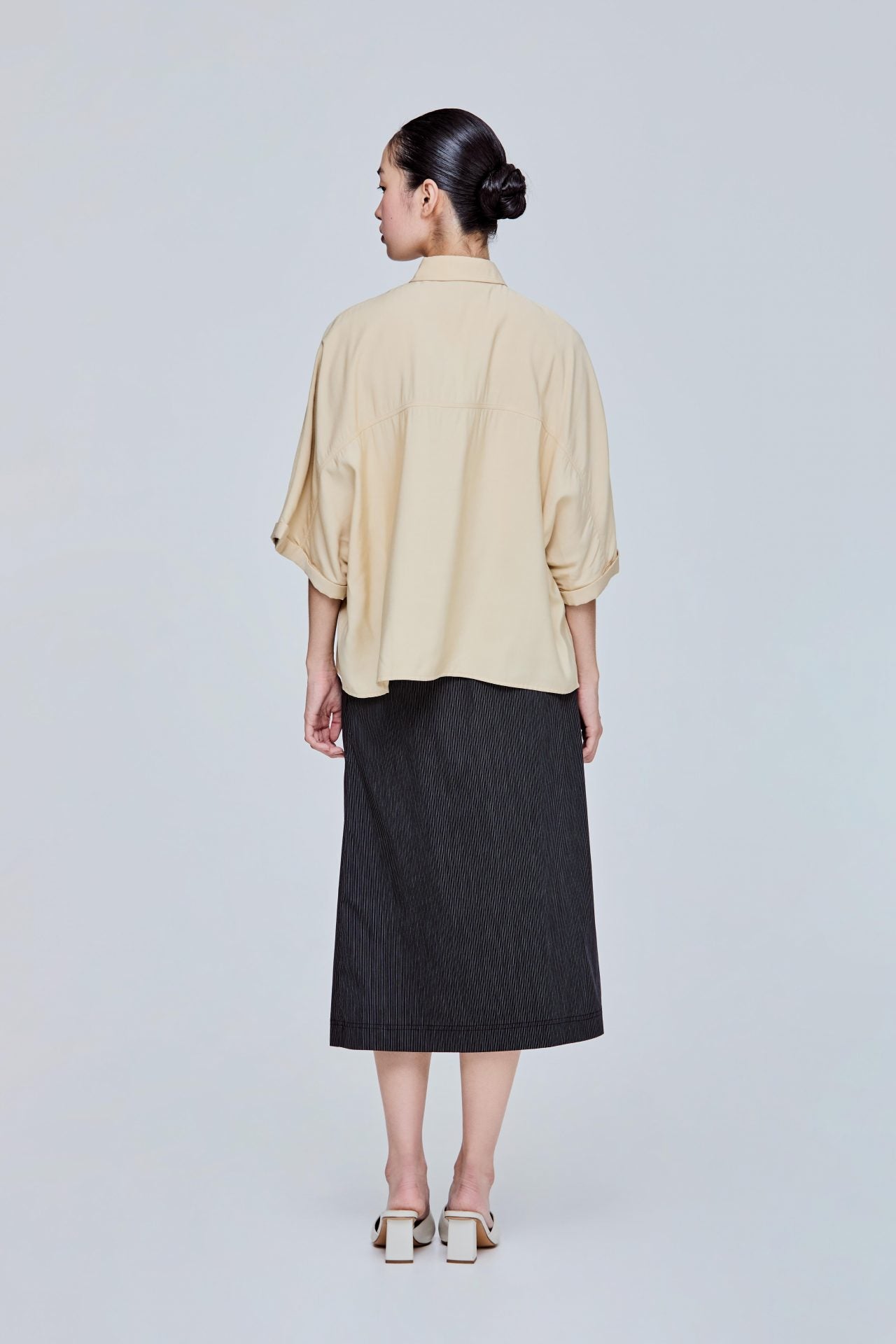color:WHEAT