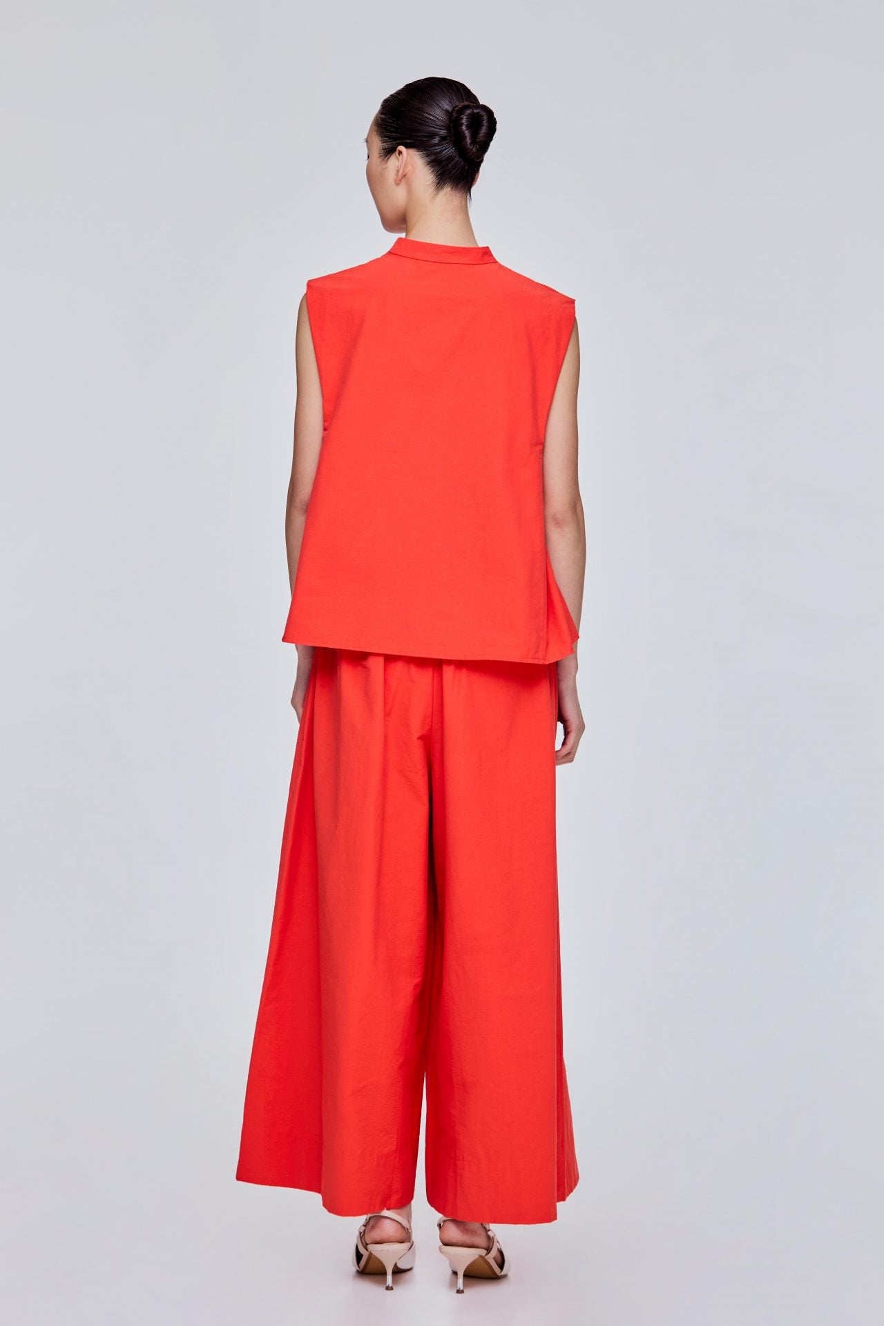 color:ORANGE