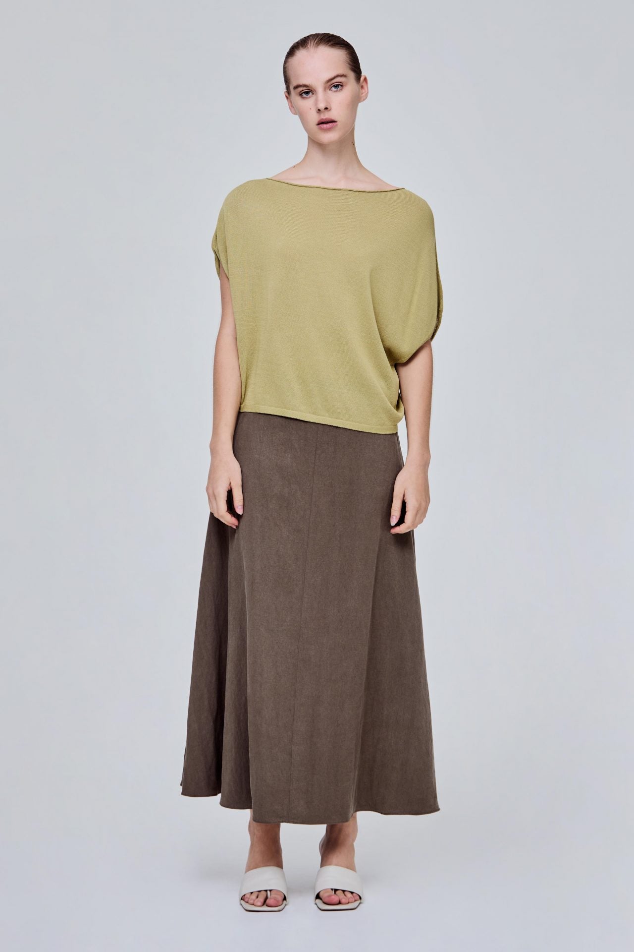 color:TEA GREEN