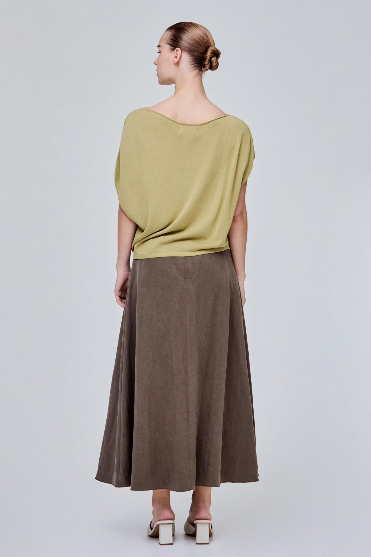 color:TEA GREEN