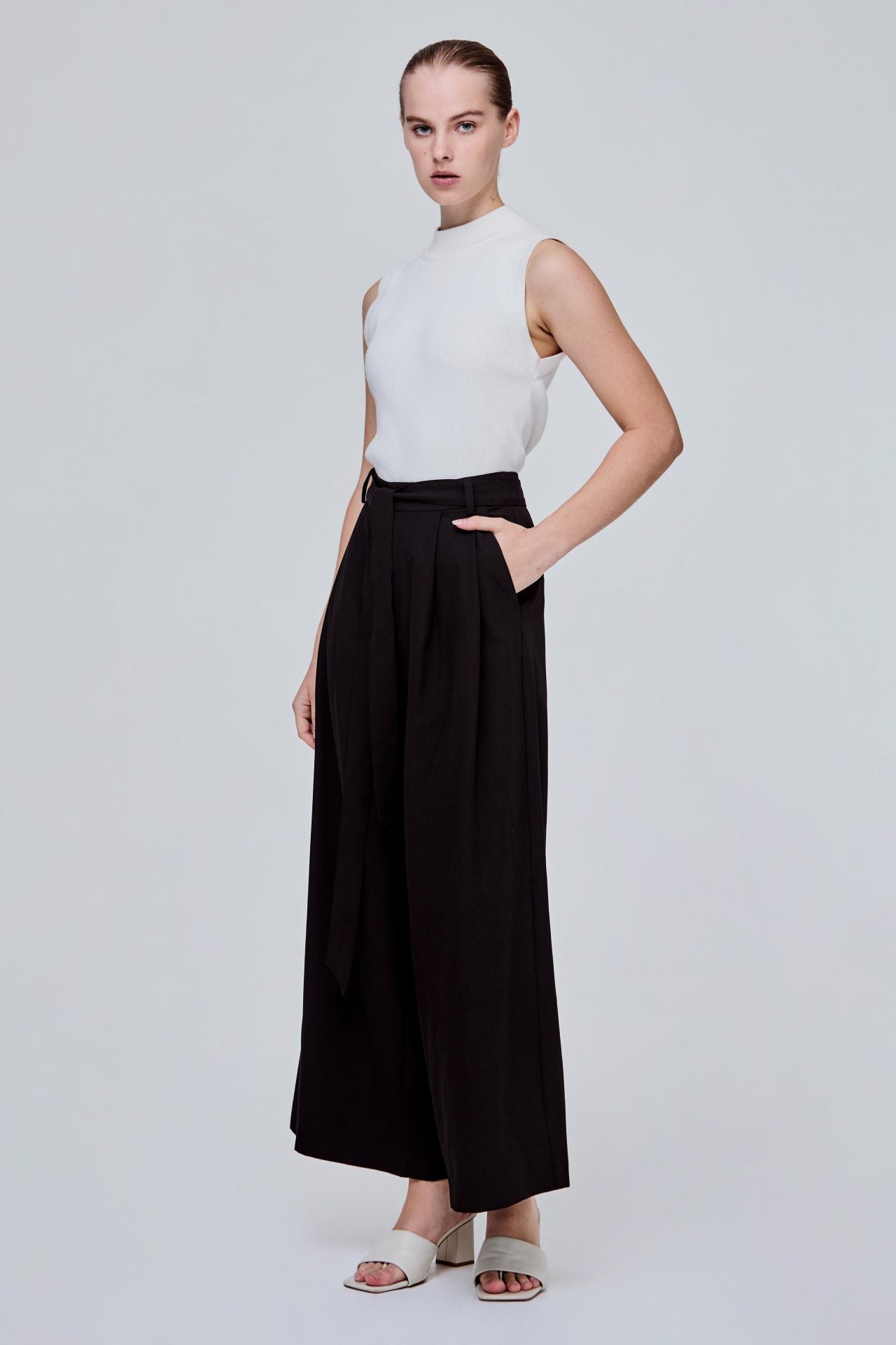 color:NOIR