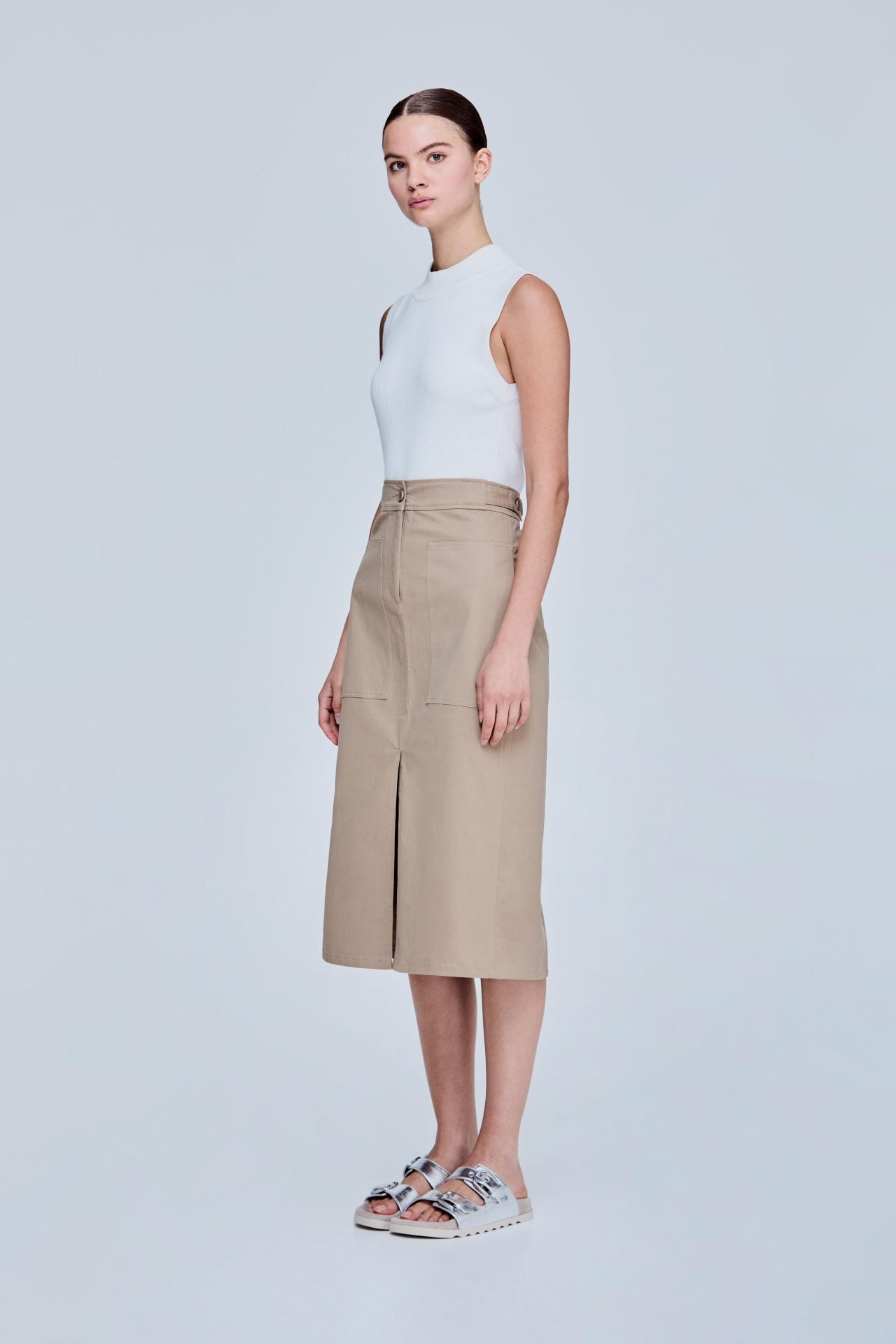 color:KHAKI