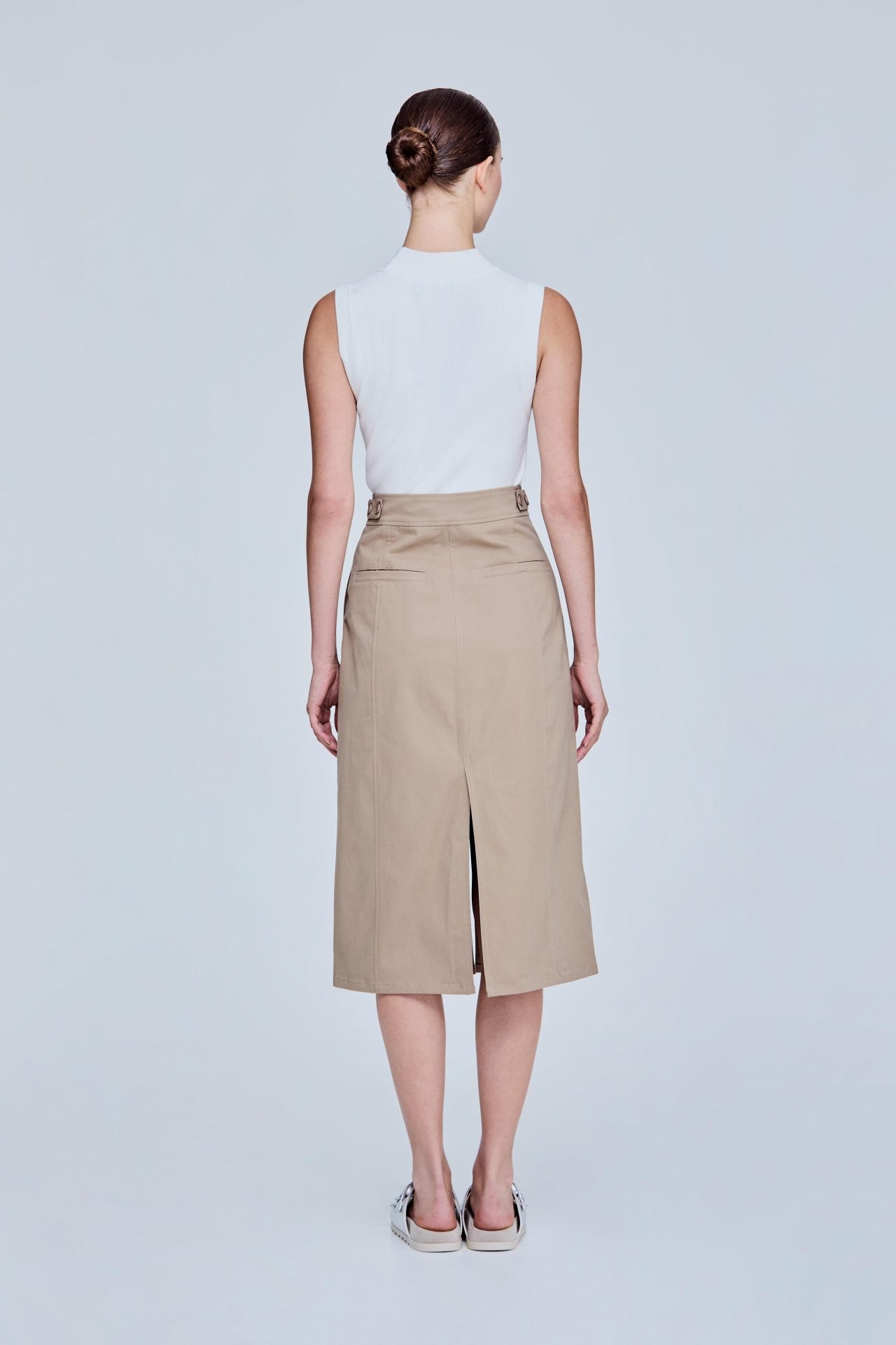color:KHAKI