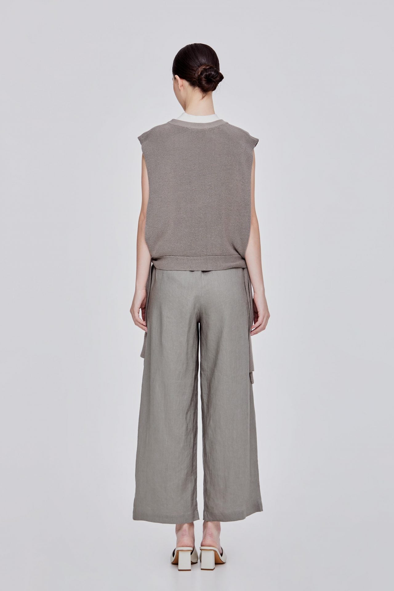 color:GREY