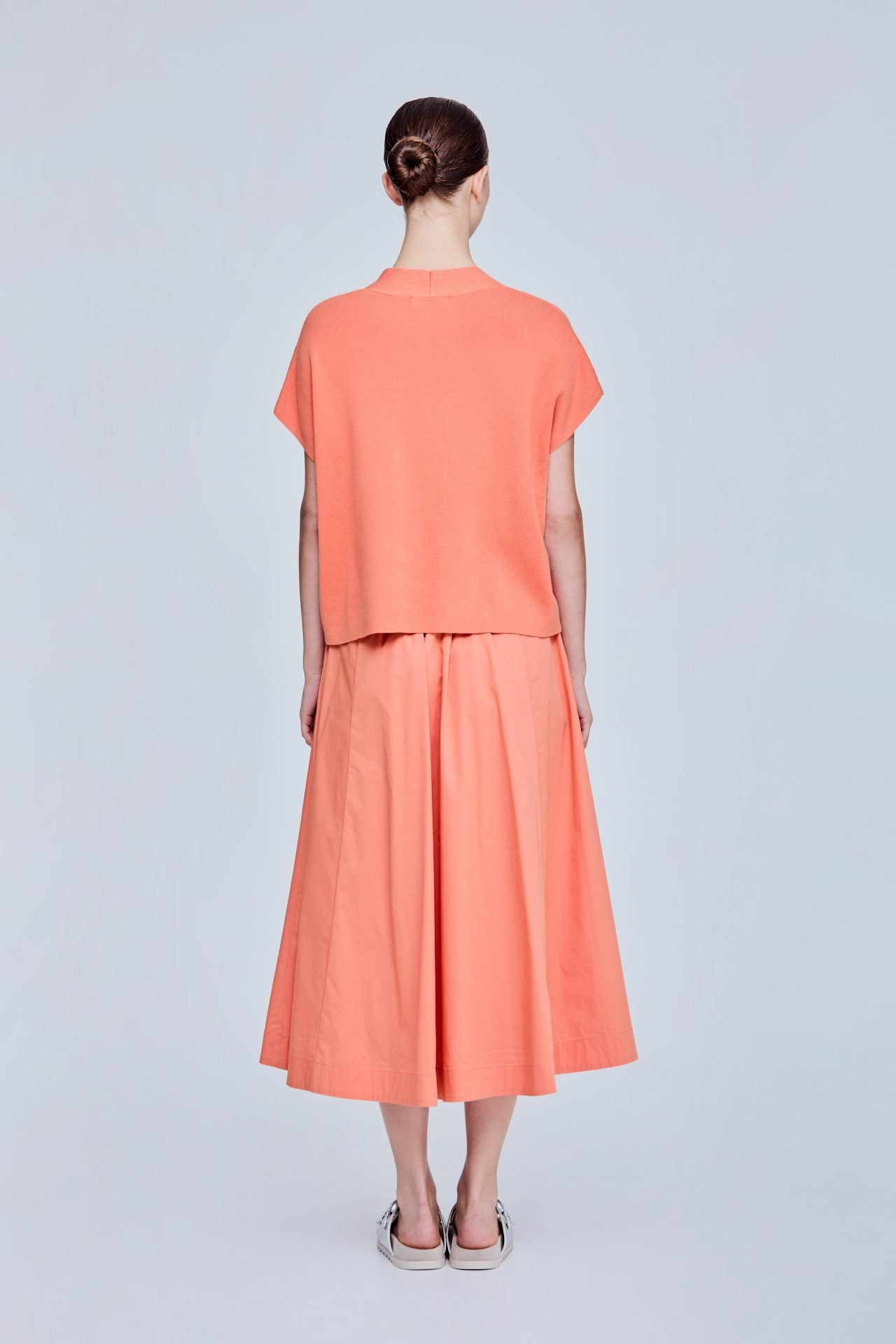 color:ORANGE