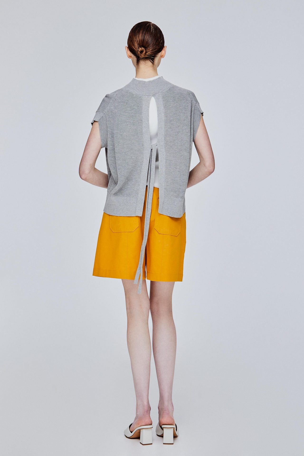color:GREY