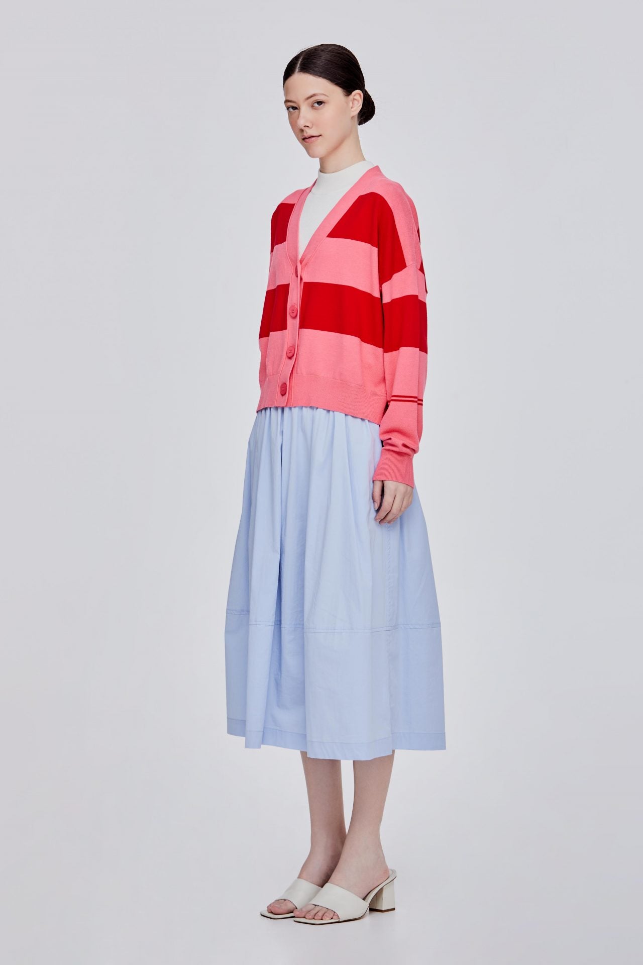 color:PINK