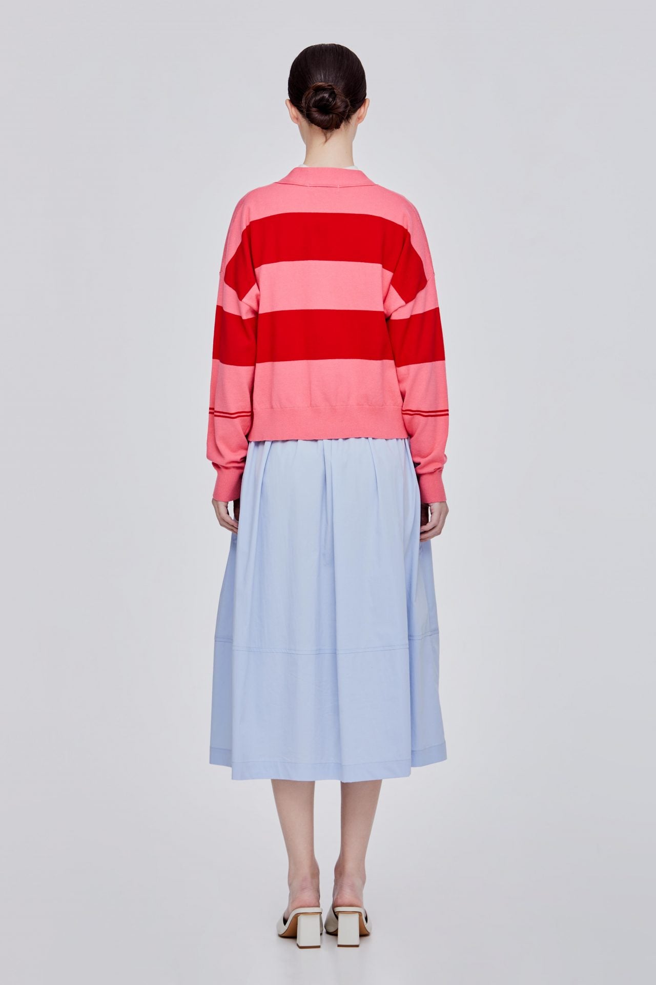 color:PINK