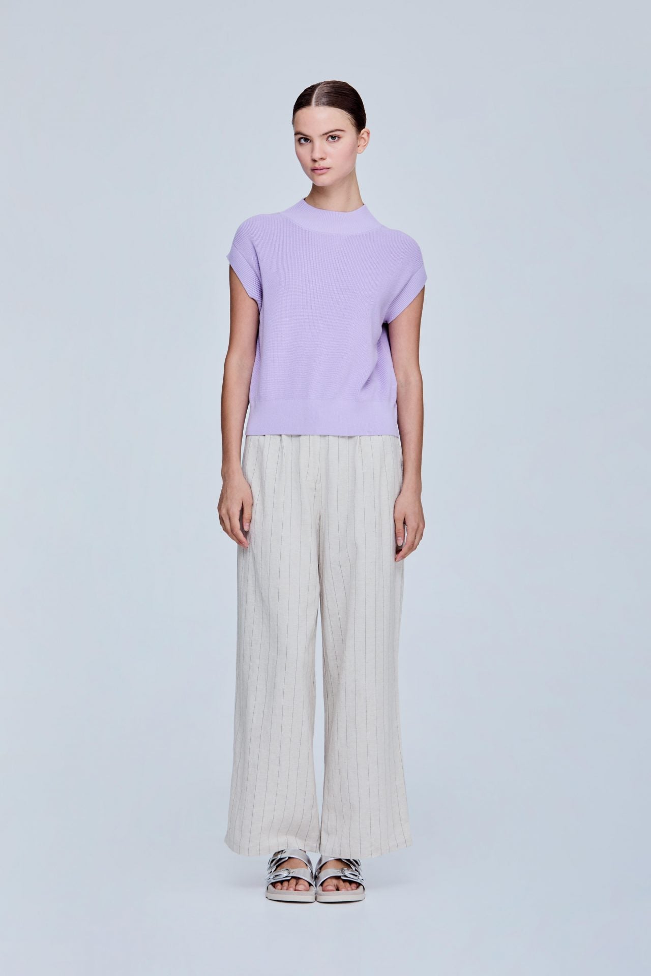 color:LAVENDER