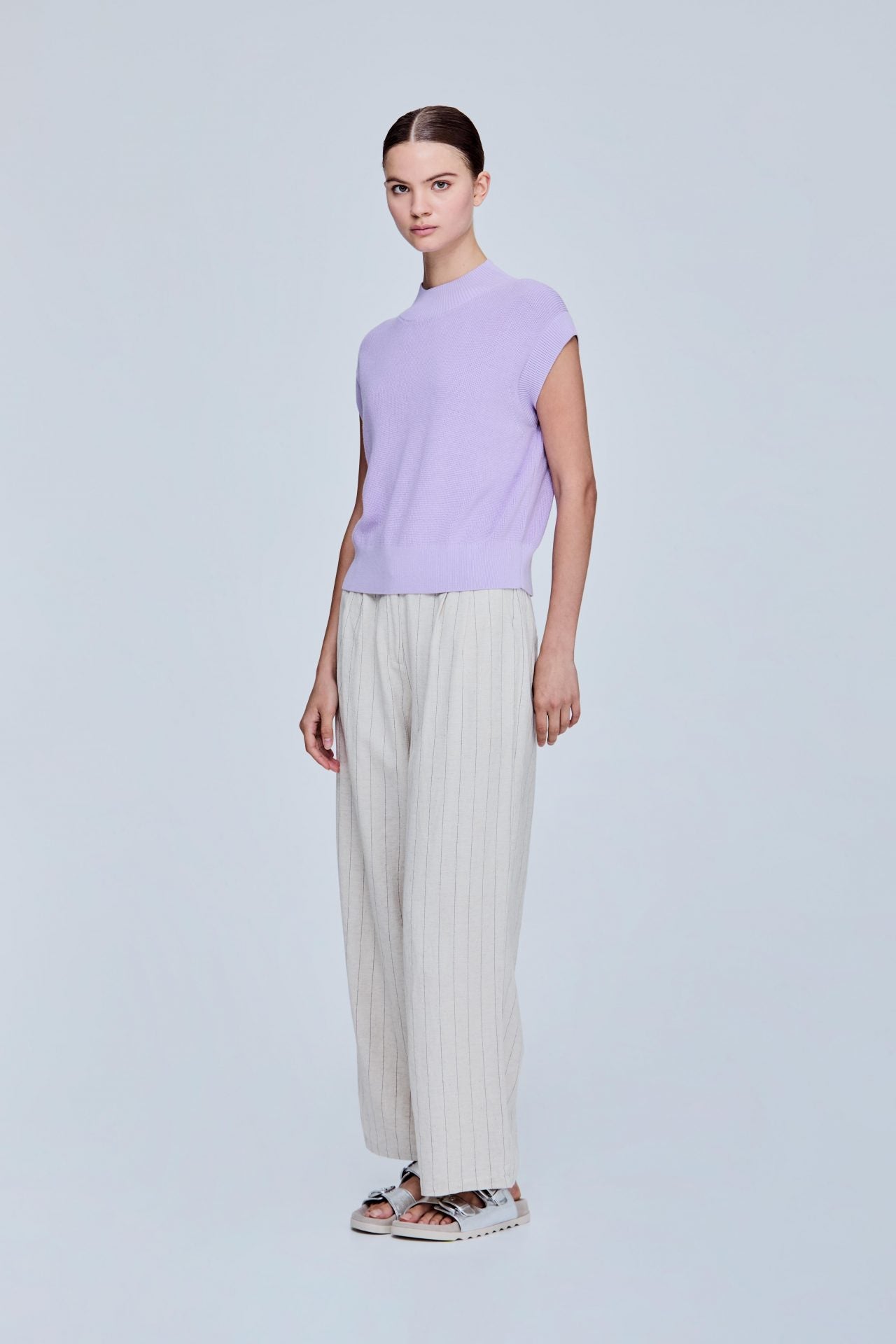 color:LAVENDER