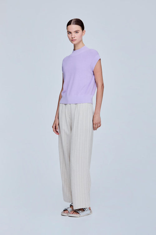 color:LAVENDER
