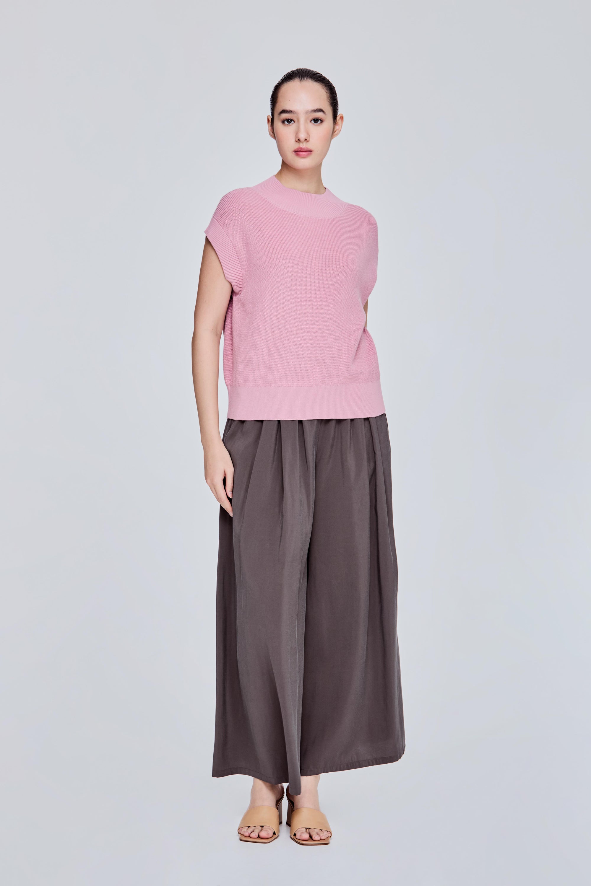 color:PINK