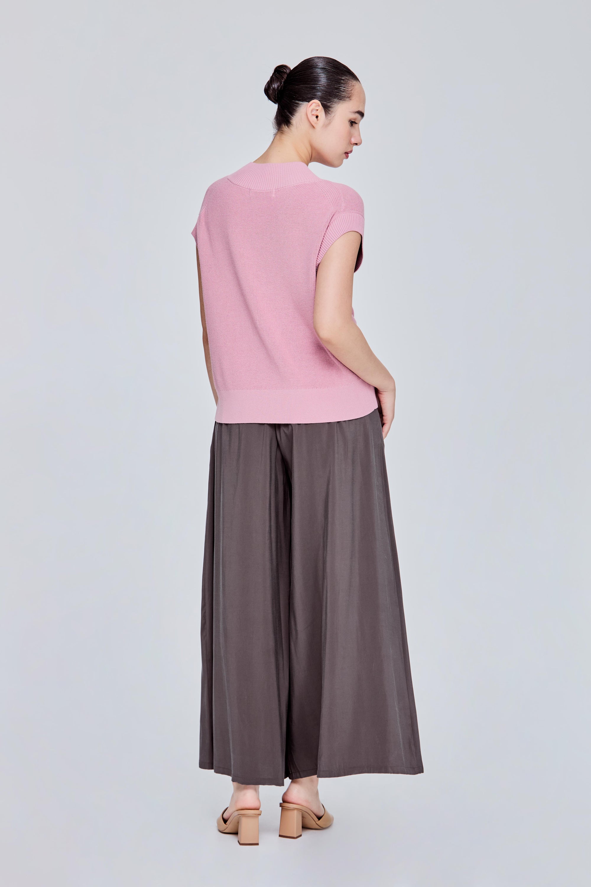 color:PINK