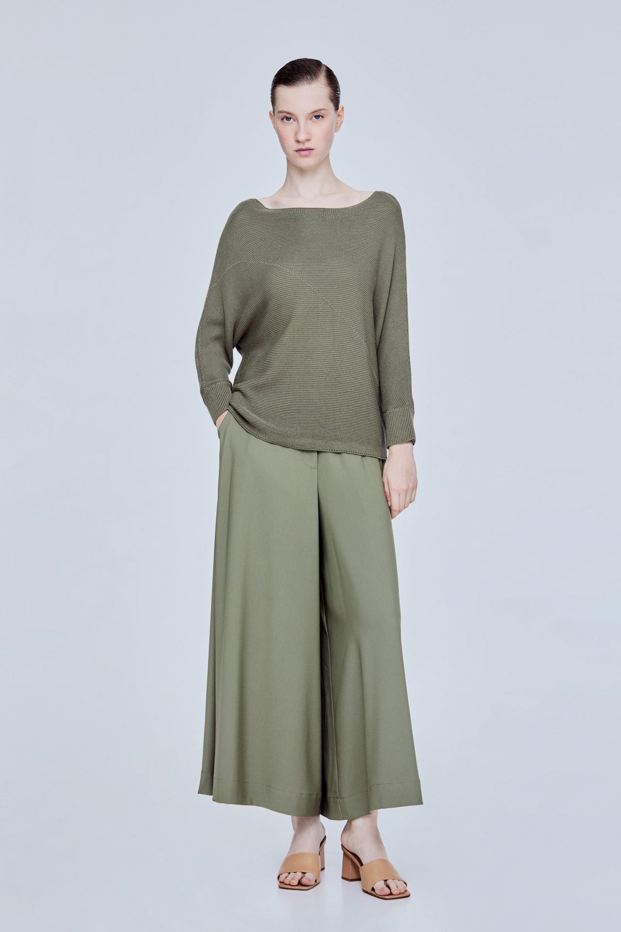 color:KHAKI GREEN