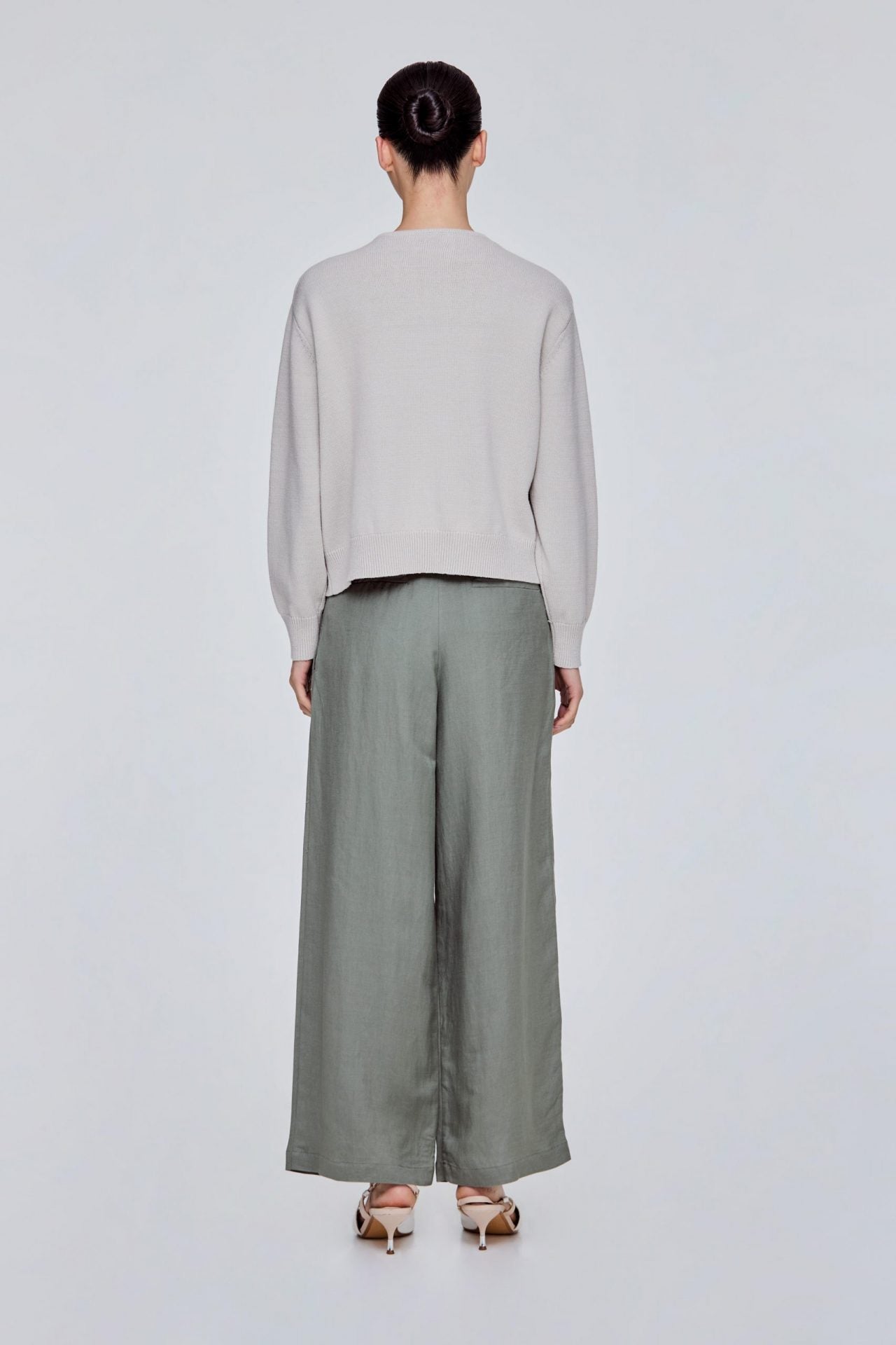 color:ALMOND
