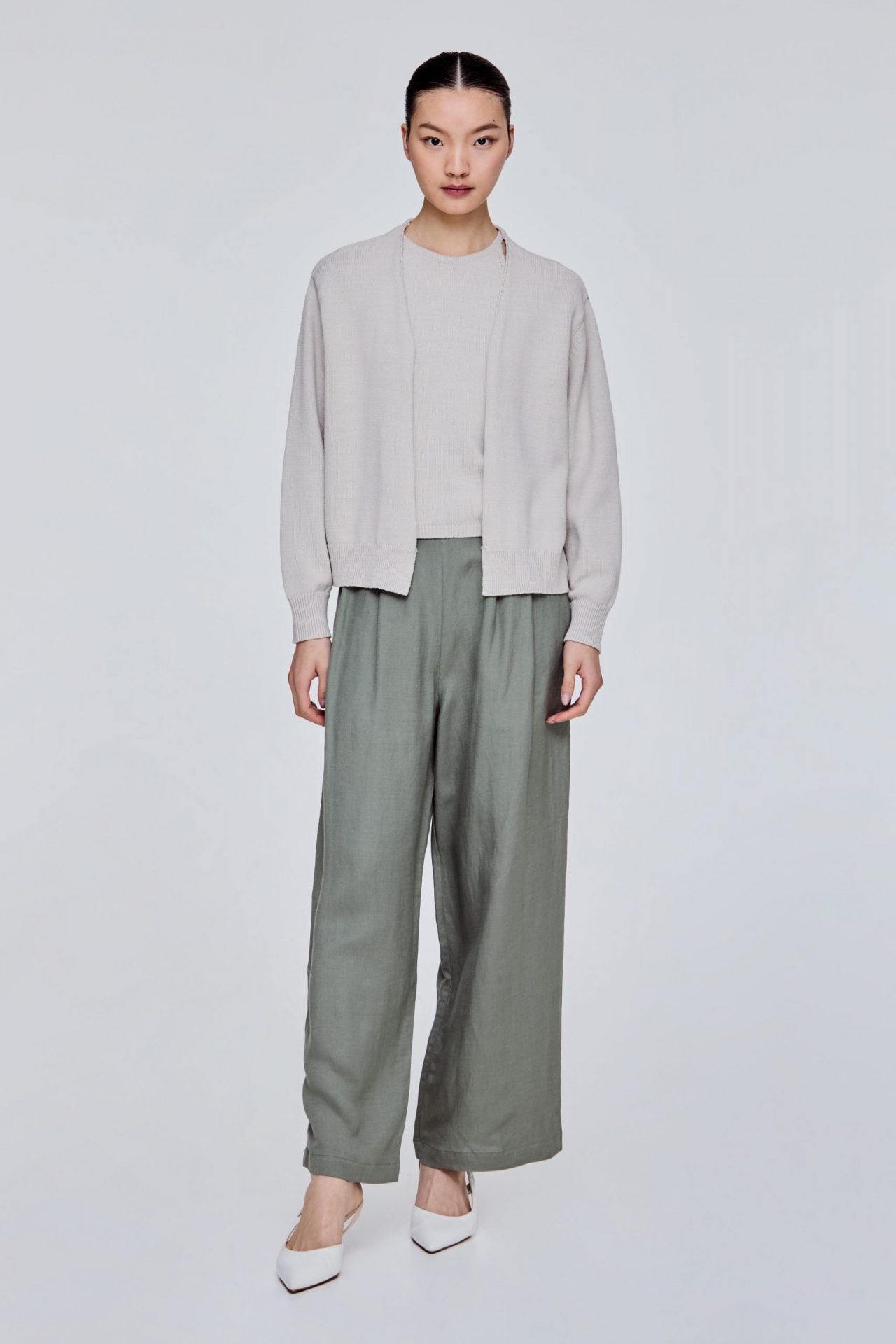 color:ALMOND