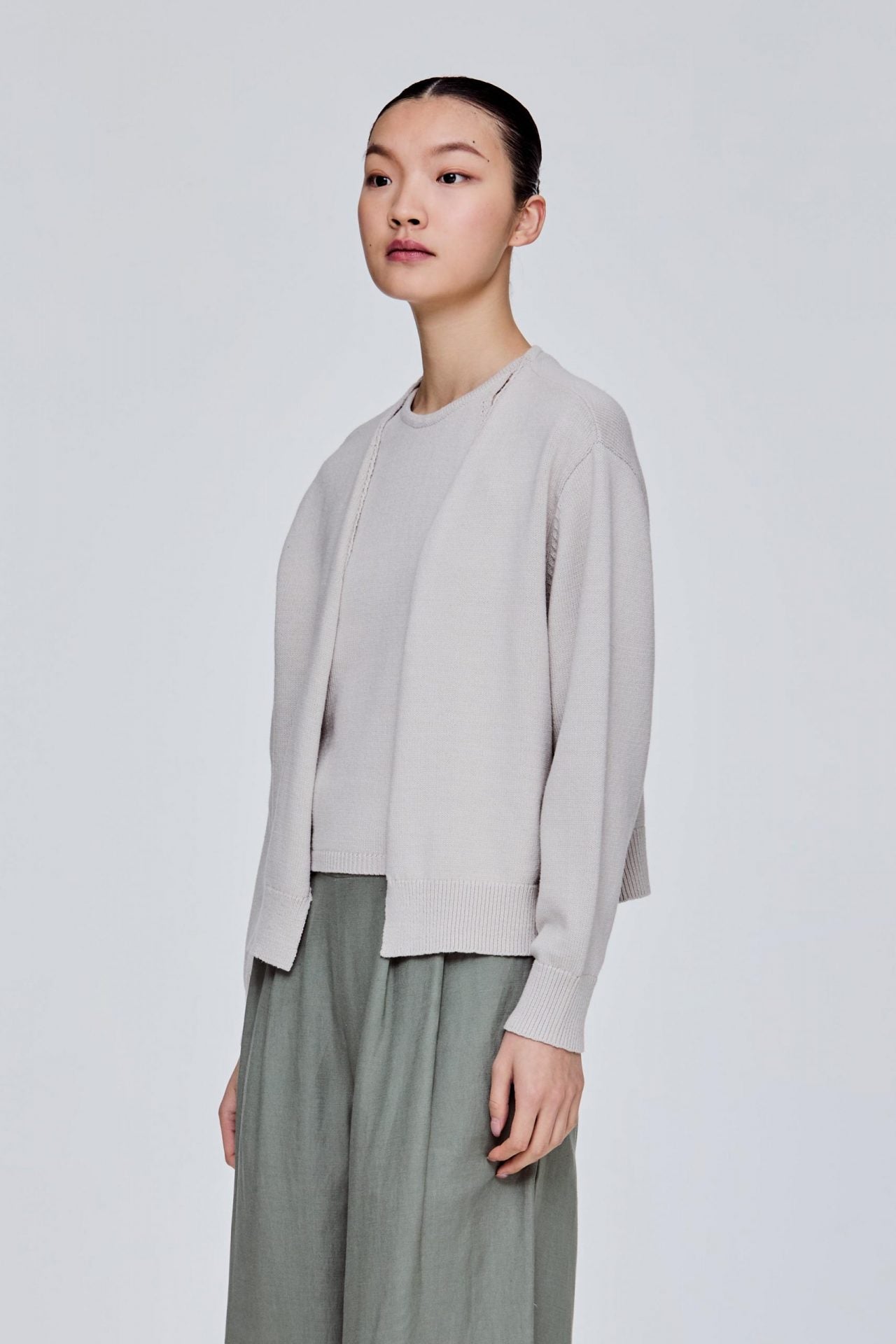 color:ALMOND