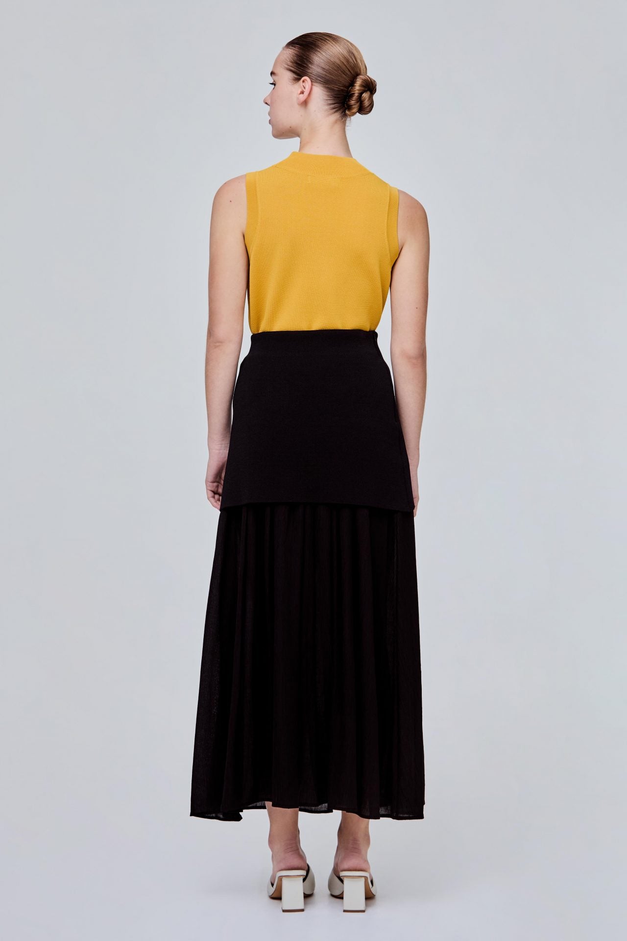 color:NOIR