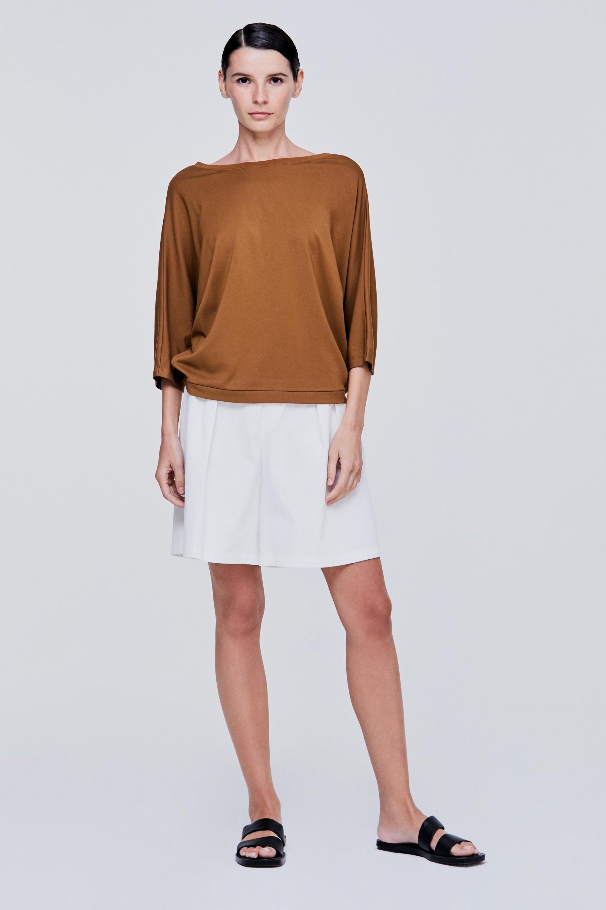 color:CARAMEL