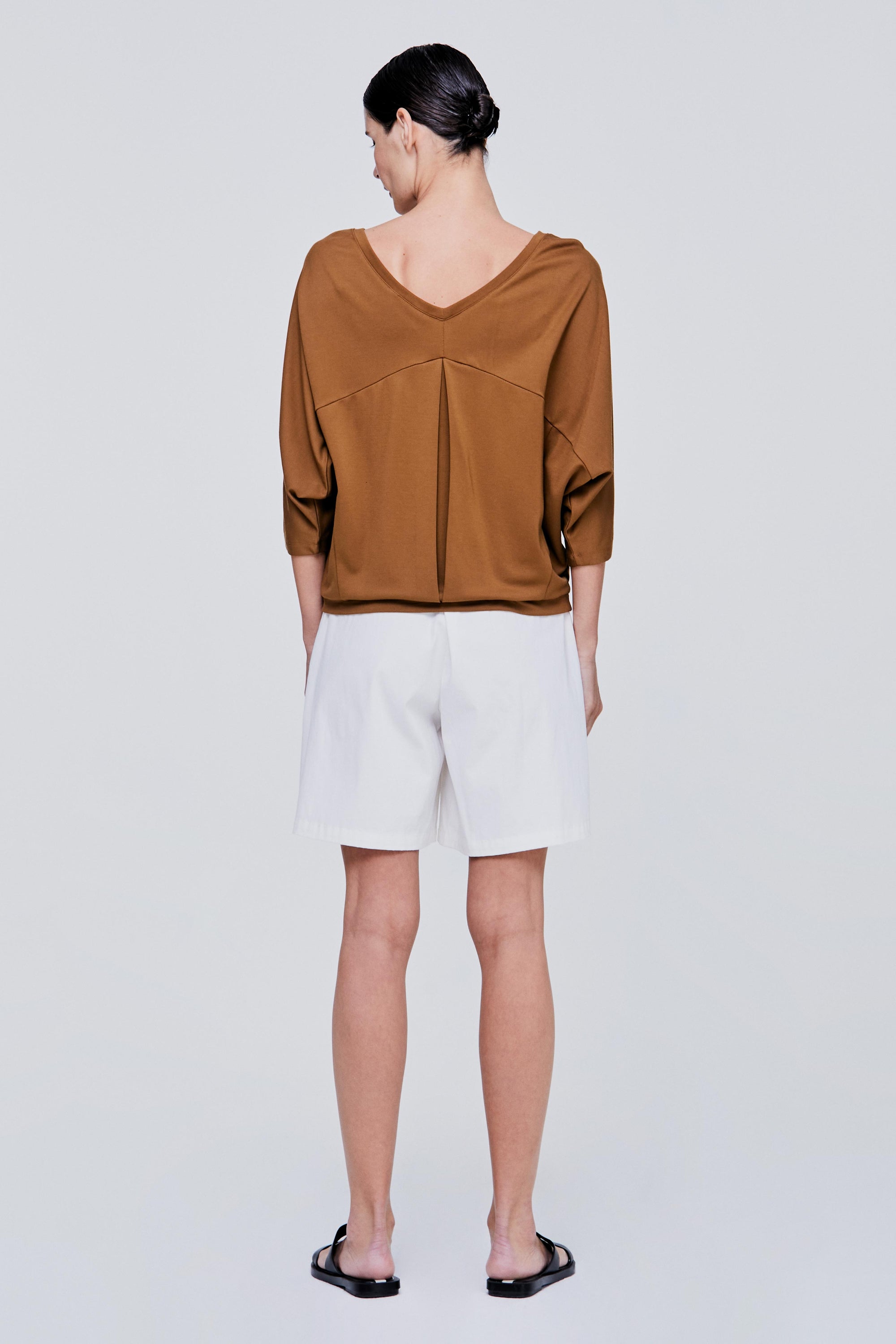 color:CARAMEL