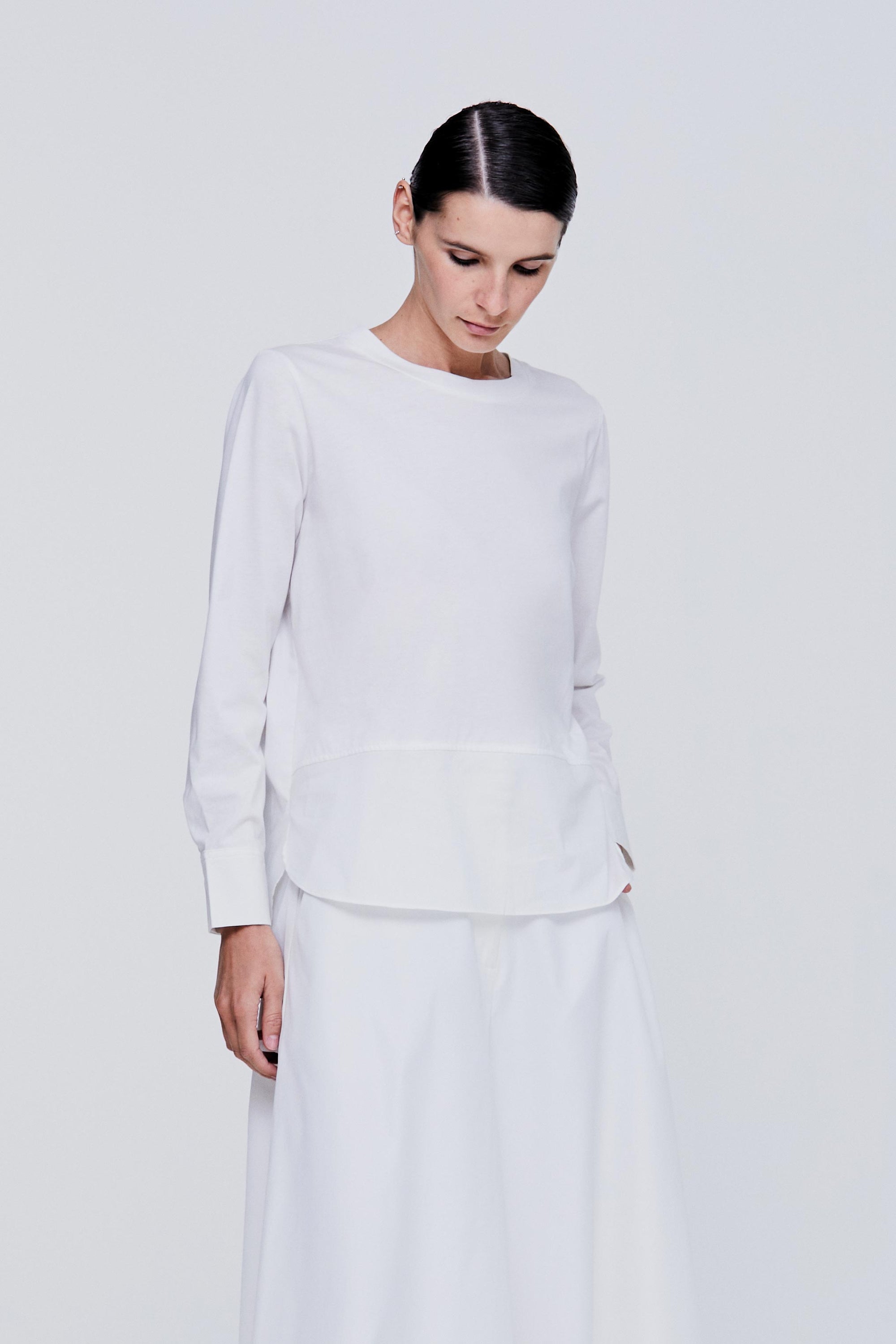 color:CREAM
