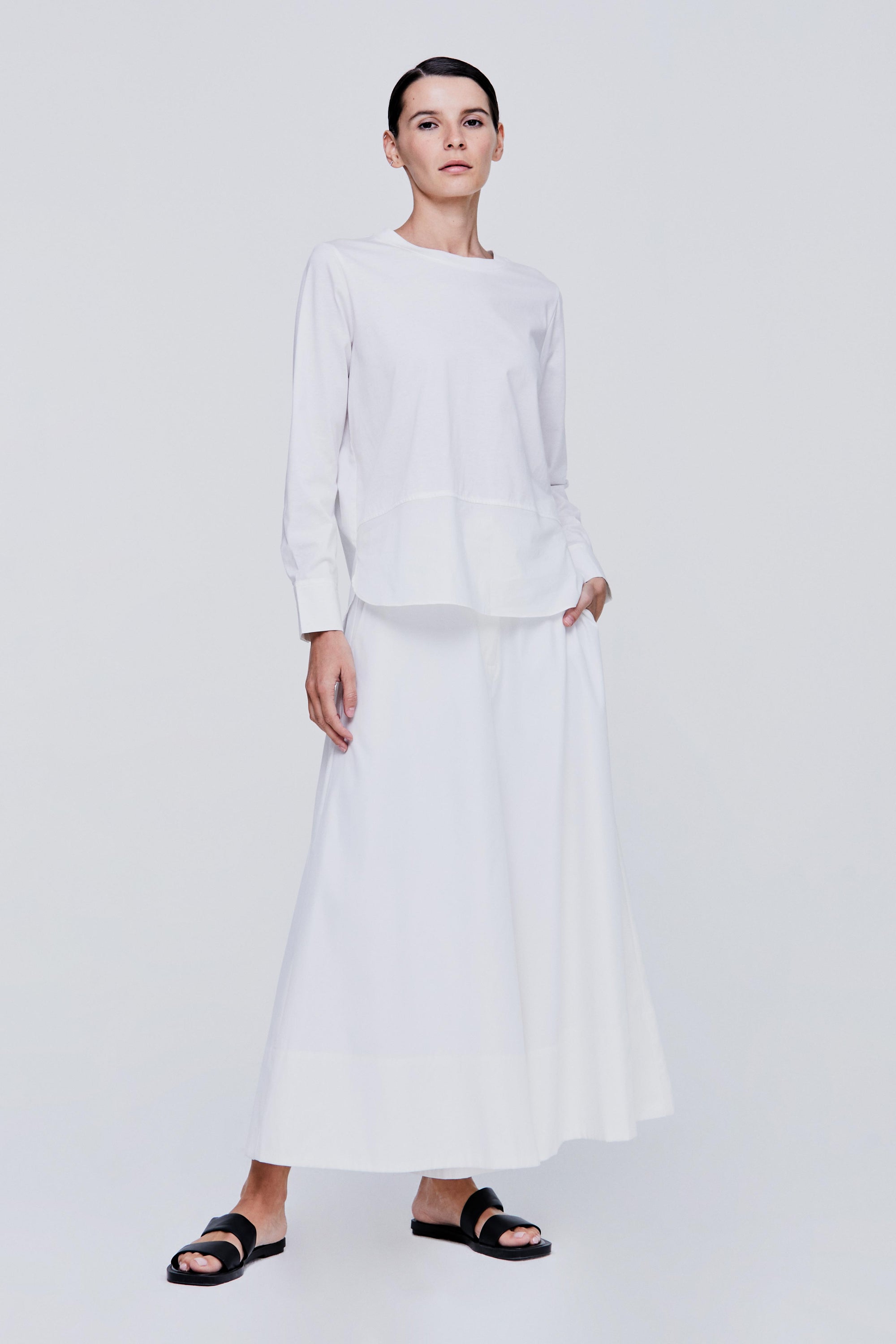 color:CREAM