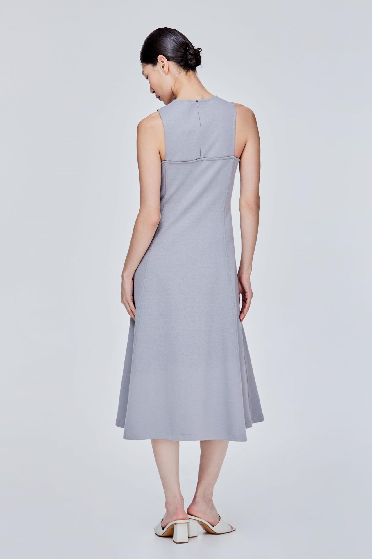 color:GREY