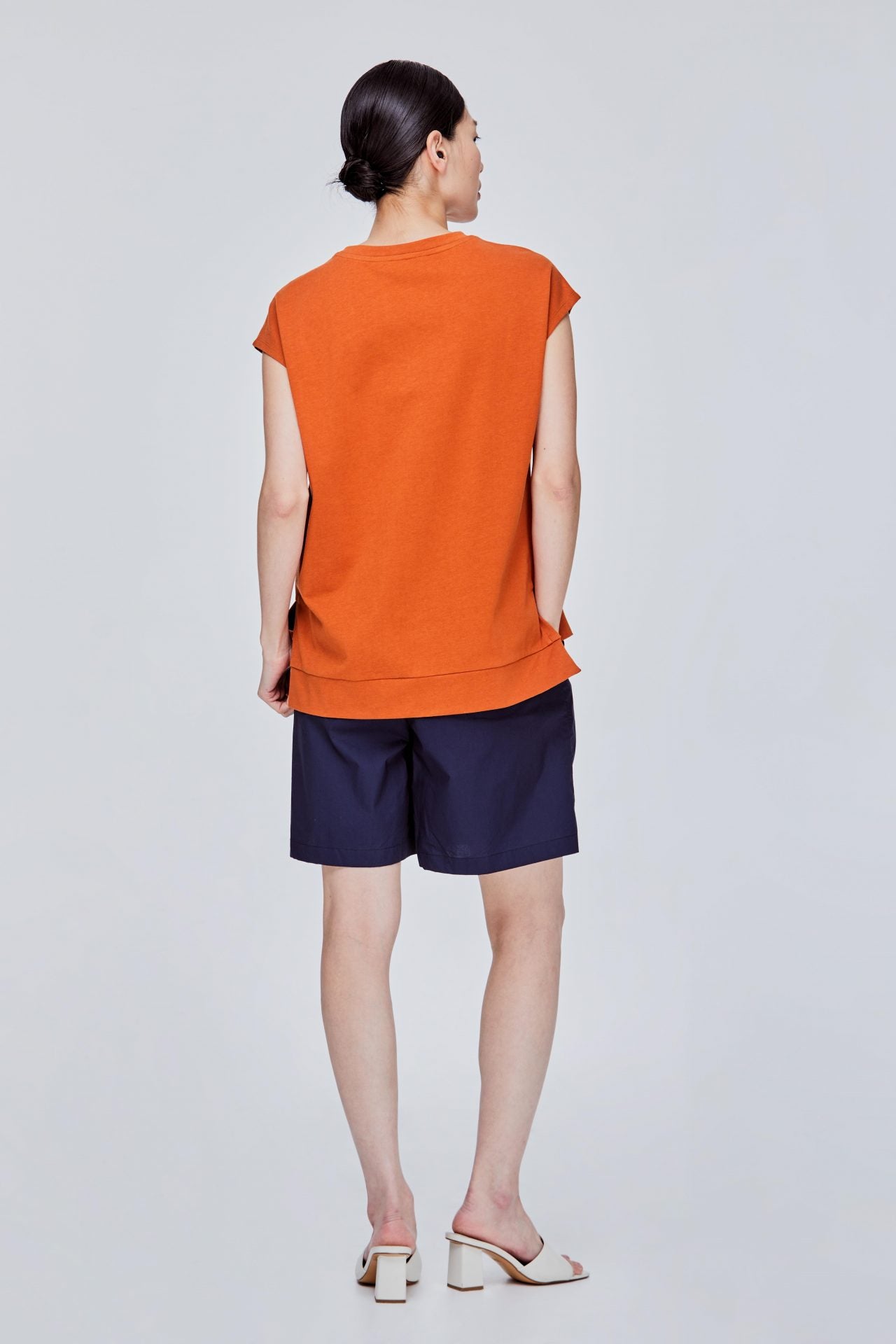 color:CARAMEL