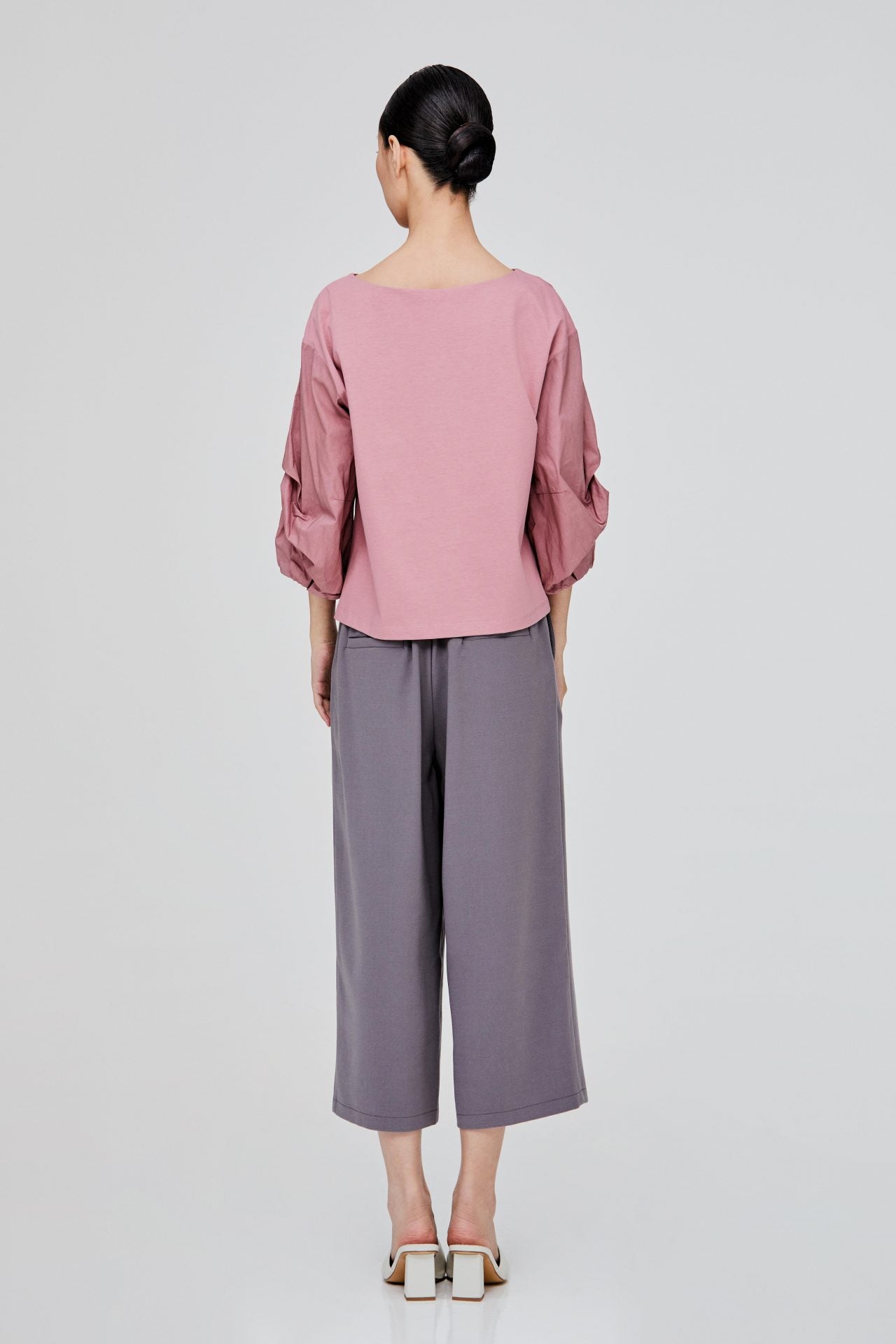 color:PINK