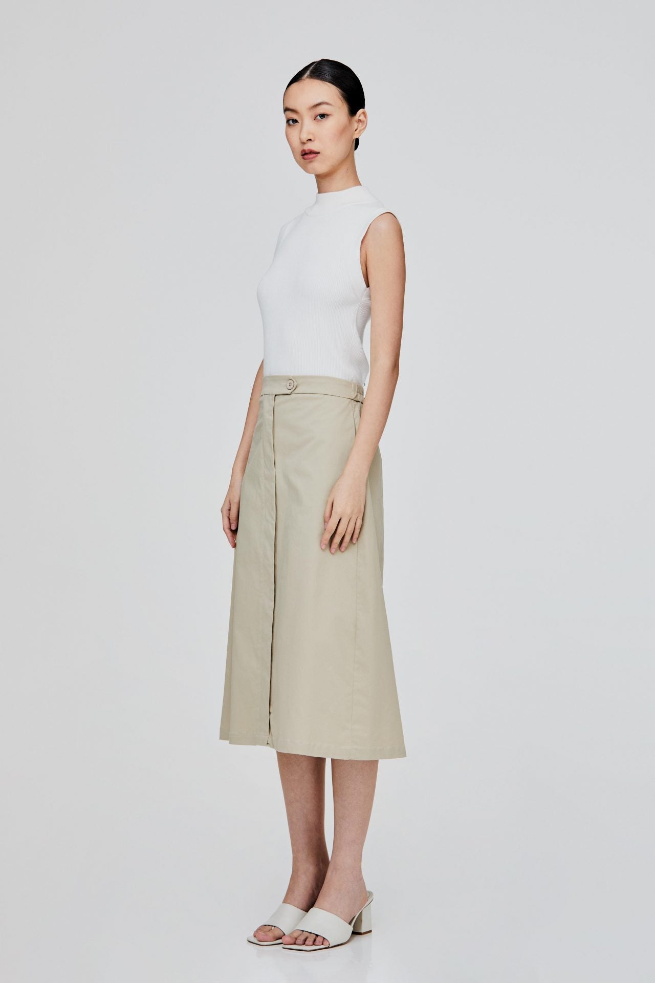 color:KHAKI