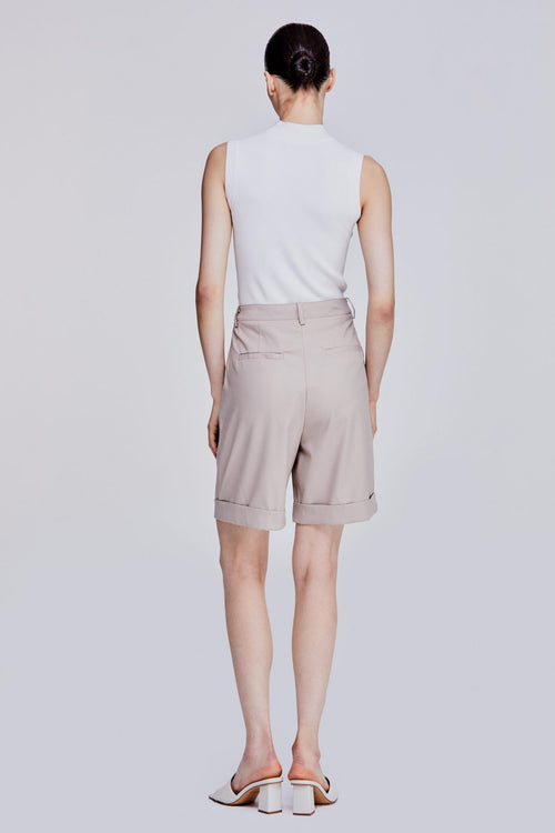 color:BEIGE