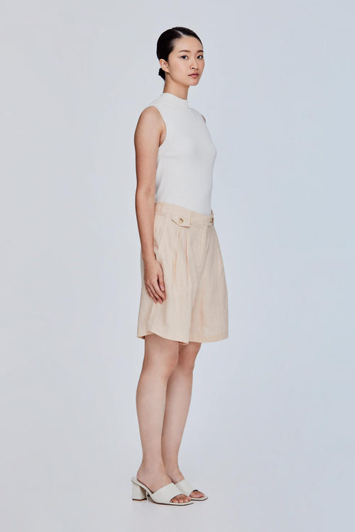 color:BEIGE