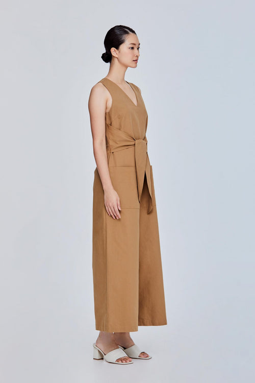 color:BROWN