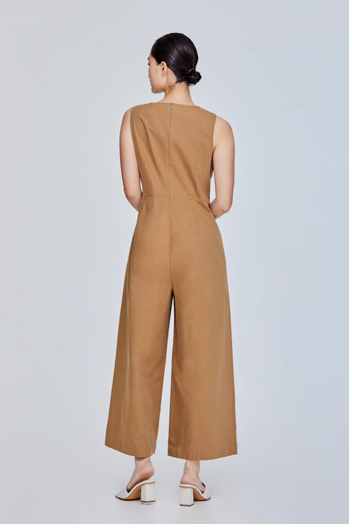 color:BROWN