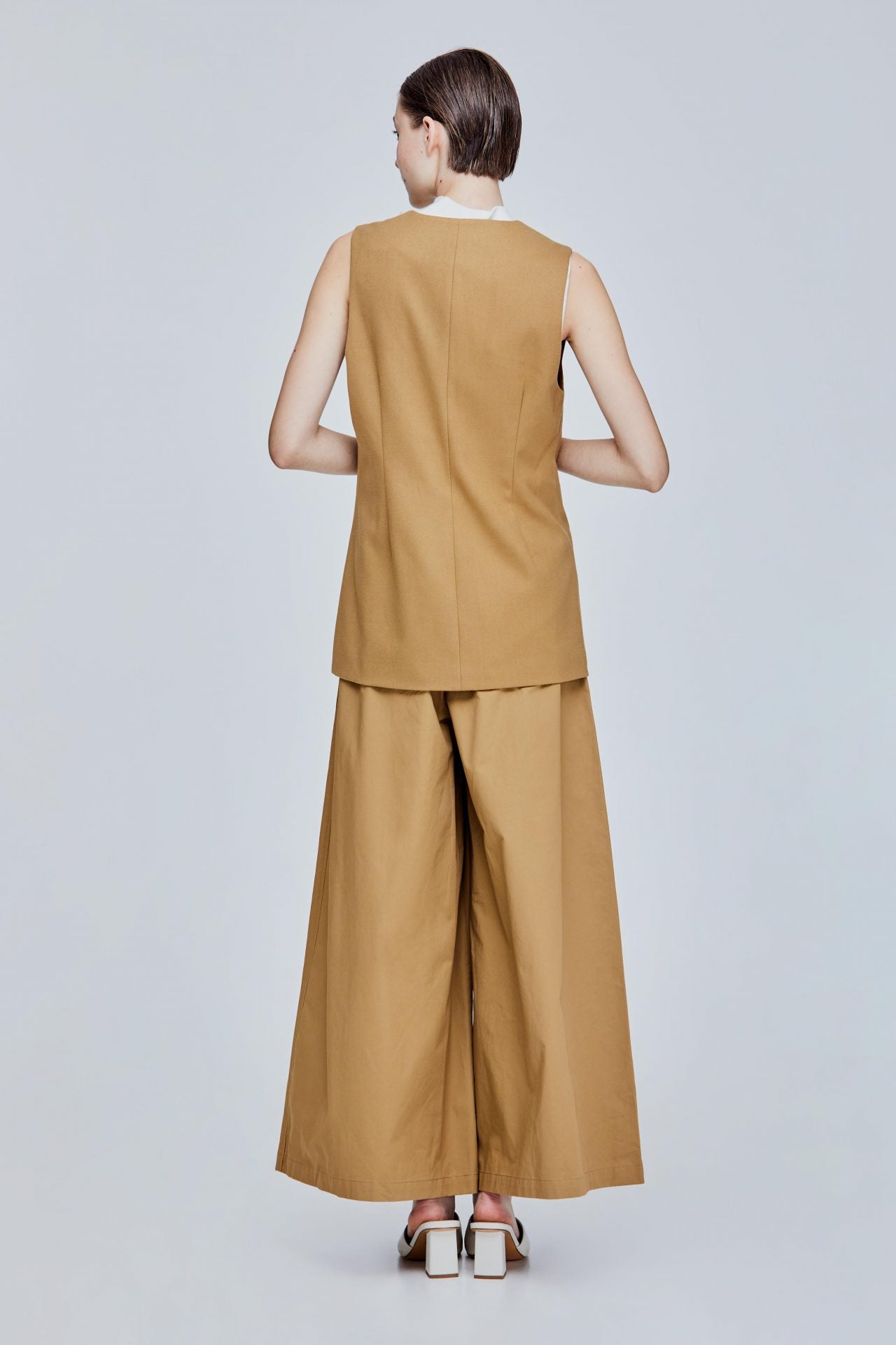 color:KHAKI