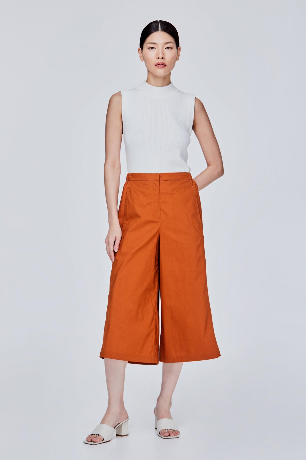 color:CARAMEL